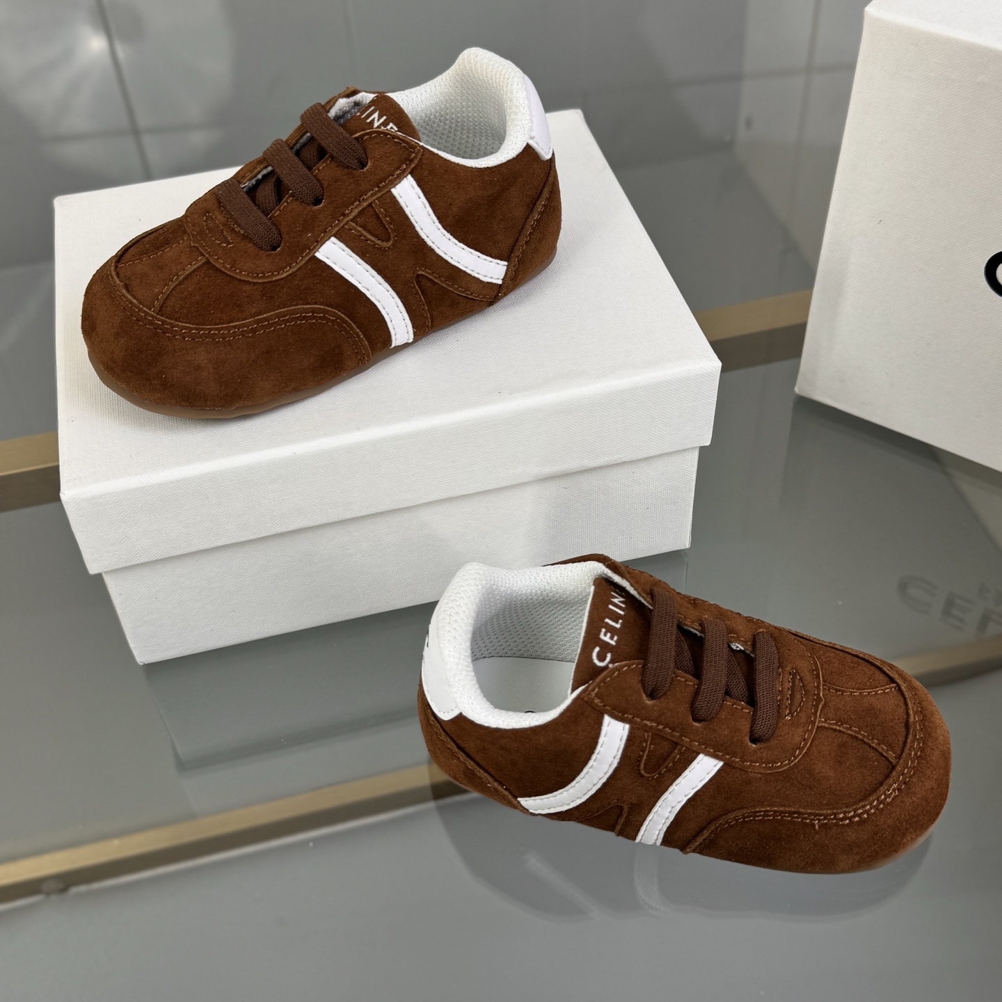 Children's shoes child